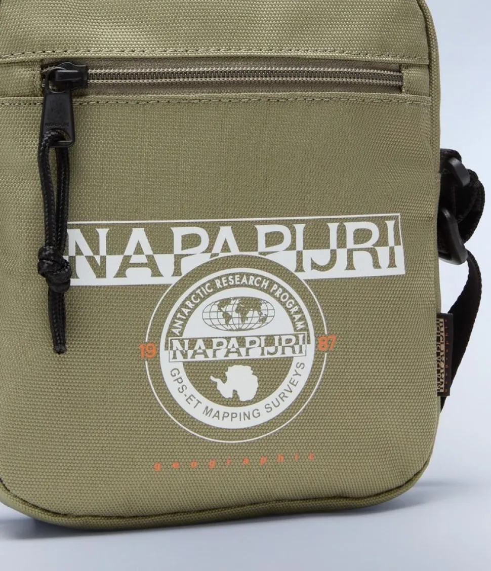 borsa_uomo_napapijri_boussine_green_lichen_3.webp Clearance Napapijri Borsa uomo Boussine Green Lichen GreenLichen